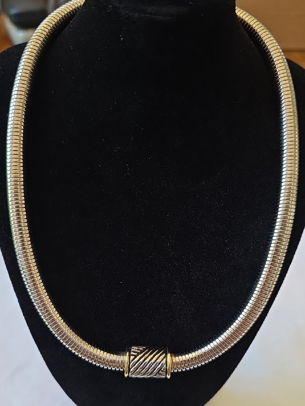 SALE Polished Silver-Tone Stretch Collar Necklace with Decorative Barrel Accent